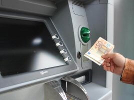 Καταθέσεις: Καταργούν τους τόκους στο Ταμιευτήριο οι τράπεζες