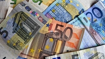 Πληρώνεται σήμερα το επίδομα Μαίου 534 ευρώ