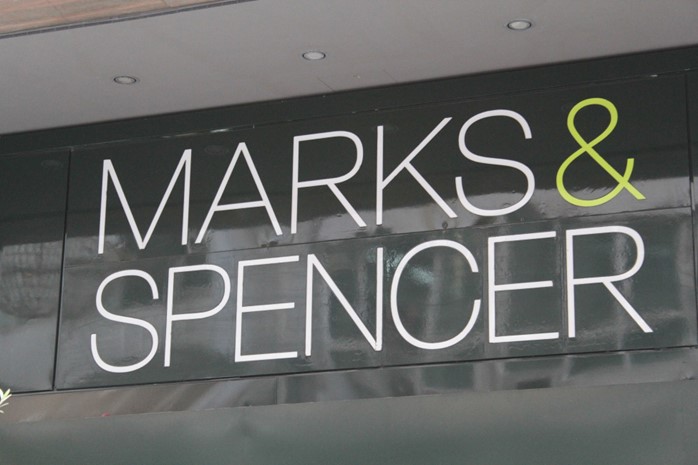 Marks & Spencer: Κλείνει καταστήματα με ρούχα και κάνει στροφή στο φαγητό