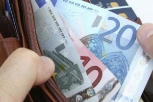 Έκτακτο επίδομα 250 ευρώ: Πότε και ποιοι θα το πάρουν