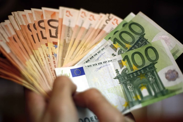 «Τέλος χρόνου» για τα επιδόματα των 400 και 1000 ευρώ