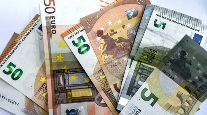 Ποιοι δημόσιοι υπάλληλοι θα πάρουν 200 ευρώ αύξηση στο μισθό τους