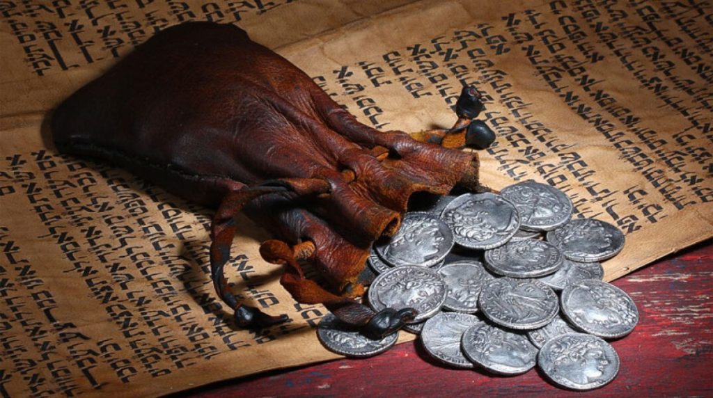 30 αργύρια: Σε πόσα ευρώ αντιστοιχούν τα νομίσματα που πήρε ο Ιούδας για να προδώσει τον Ιησού