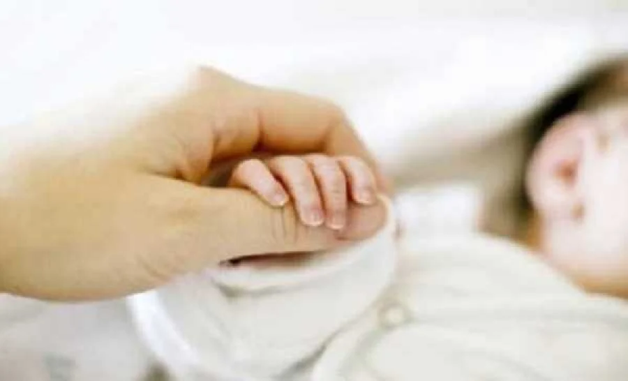 Άδεια μητρότητας: Πώς μπορεί να πάρει μέχρι και 7 μήνες ο πατέρας