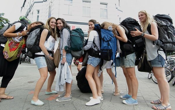 Youth Pass: Τον Δεκέμβριο 200.000 νέοι 18 και 19 ετών θα λάβουν τα 150 ευρώ
