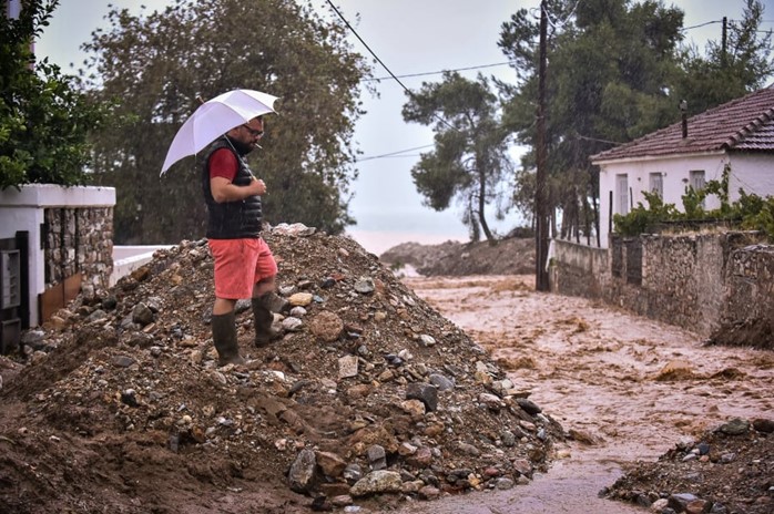 ​Ενίσχυση 1000 ευρώ στα παιδιά θυμάτων πλημμυρών