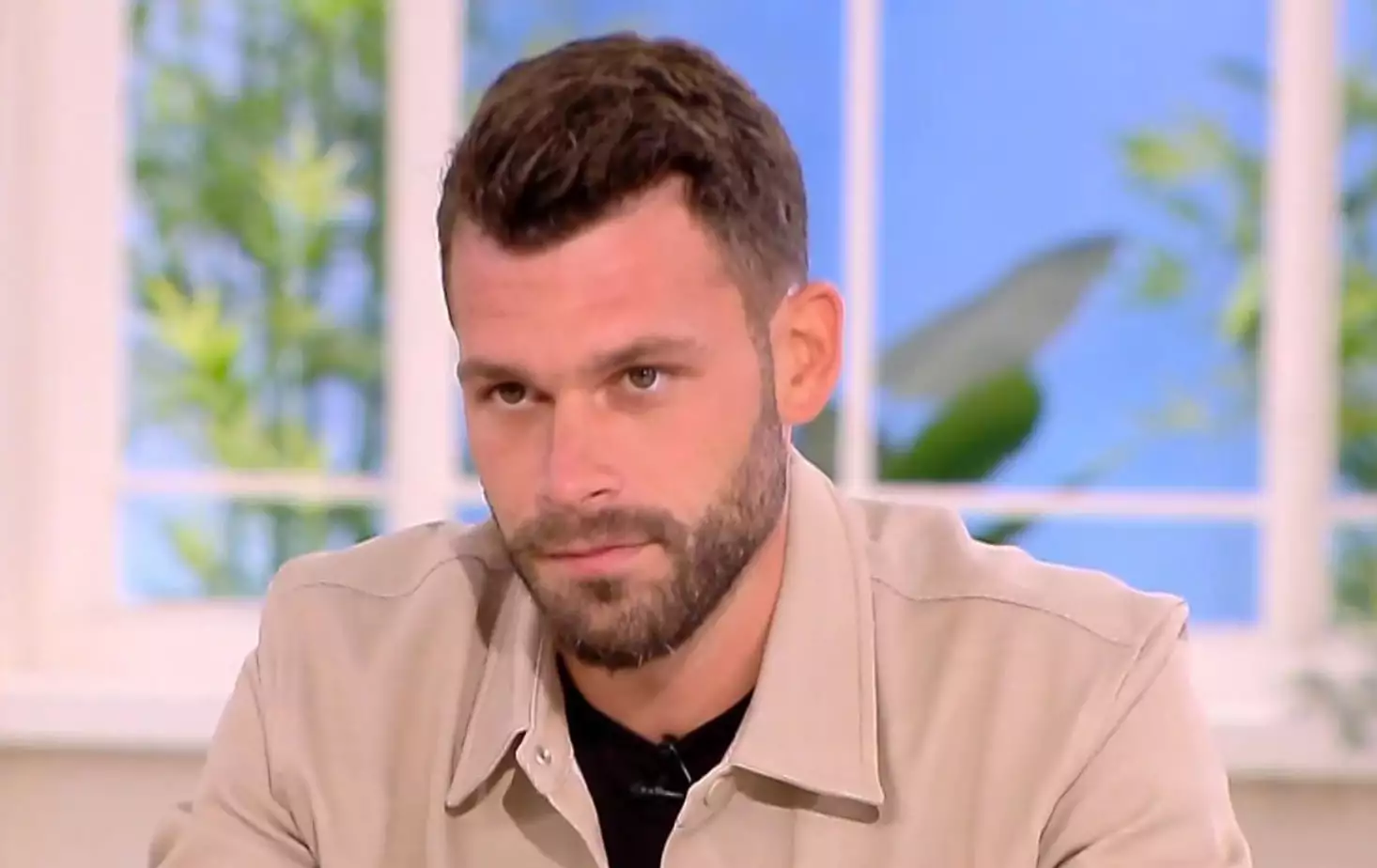 Τα social media έχουν κατακλυστεί από στιγμιότυπα που δείχνουν την Ιωάννα Τούνη και τον Στάθη Σχίζα σε διαχυτικές στιγμές σε γνωστό μπαρ της Μυκόνου, κατά τη διάρκεια του τριημέρου του Αγίου Πνεύματος.