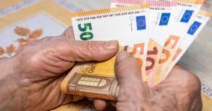 Εργαζόμενοι συνταξιούχοι: Μόνιμη αύξηση έως 120 ευρώ