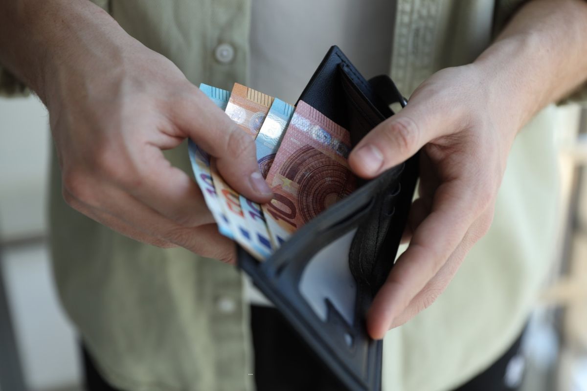 Δώρο Χριστουγέννων 500 ευρώ στο Δημόσιο από το 2027 - Ποιοι δικαιούνται ολόκληρο το ποσό