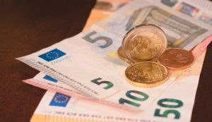 Επίδομα κίνησης ΟΠΕΚΑ: Ποιοι δικαιούνται 165 ευρώ τον μήνα