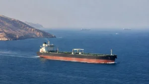 Πετρέλαιο πάνω από 100 δολάρια το Brent παρά τη συμφωνία Τραμπ και Πούτιν