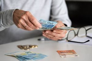 Συντάξεις 2027 - Αυξήσεις 2,8% πριν από τα Χριστούγεννα και τα νέα ποσά