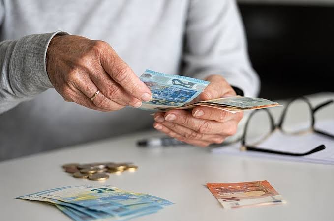 Συντάξεις 2027 - Αυξήσεις 2,8% πριν από τα Χριστούγεννα και τα νέα ποσά