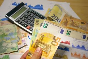 Συνταξιούχοι Δημοσίου - Αναδρομικά έως 9.614 ευρώ και οι δικαιούχοι